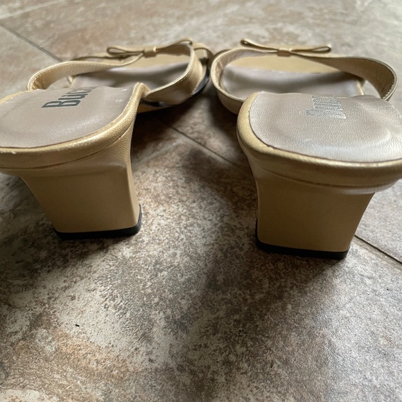 Gold strap sandals.  Italian made. - Picture 4 of 5